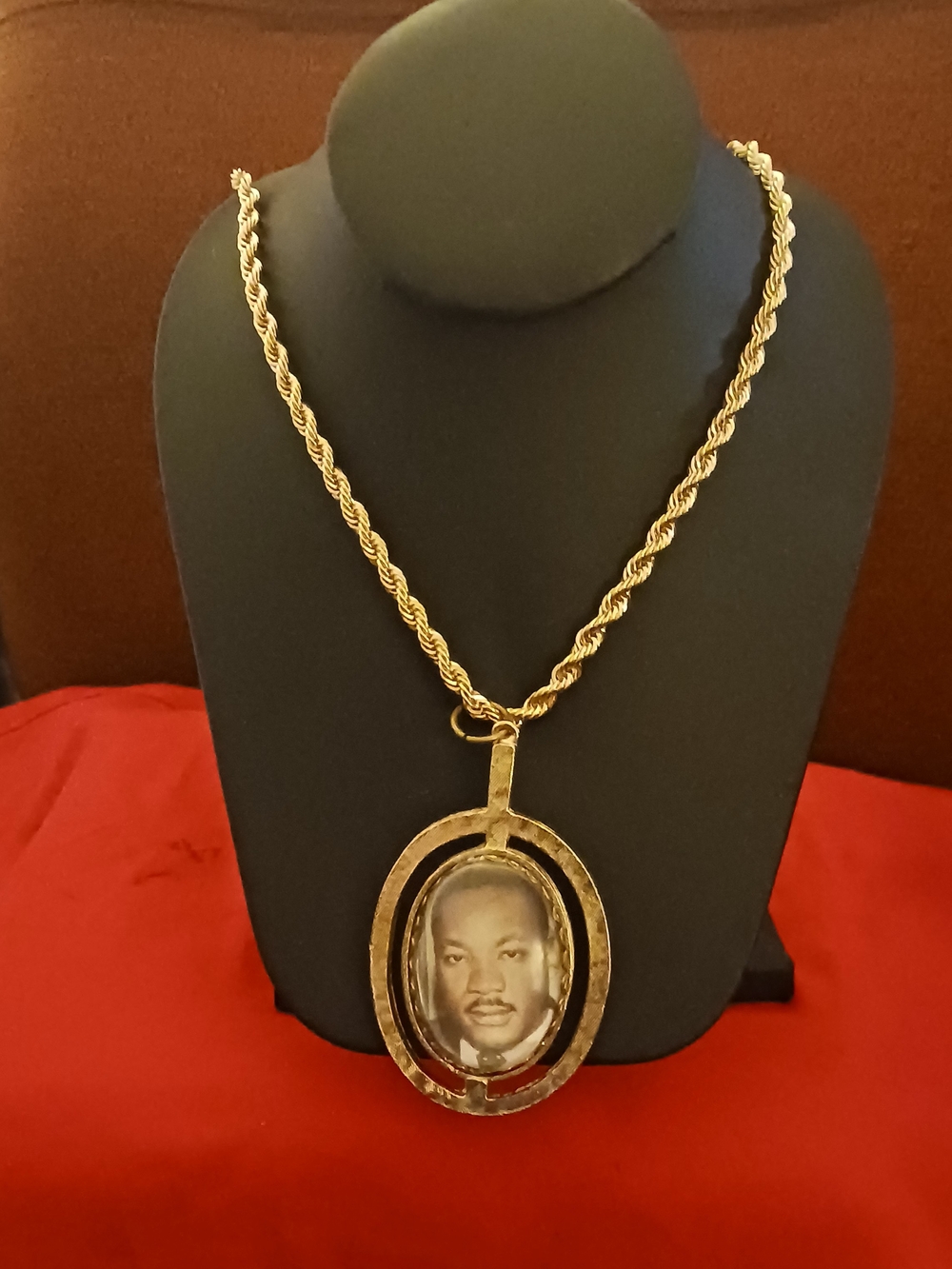 Gold-Tone Oval Photo Pendant Necklace - Women Jewelry